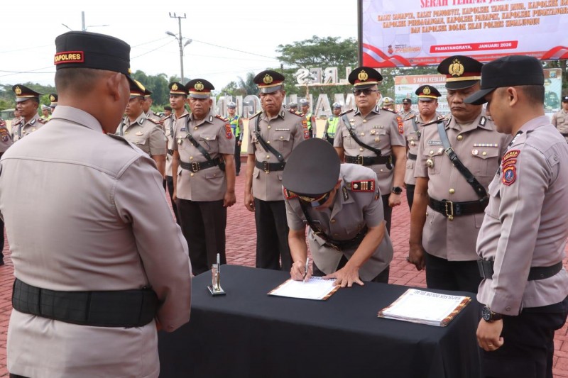 Kapolres Simalungun Pimpin Sertijab 8 Pejabat: KOMPOL Asmon Bufitra Promosi ke Madina, 6 Kapolsek Baru Siap Bertugas