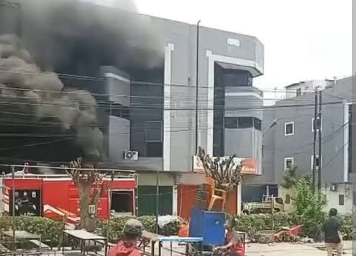 Plaza Millenium Medan Terbakar