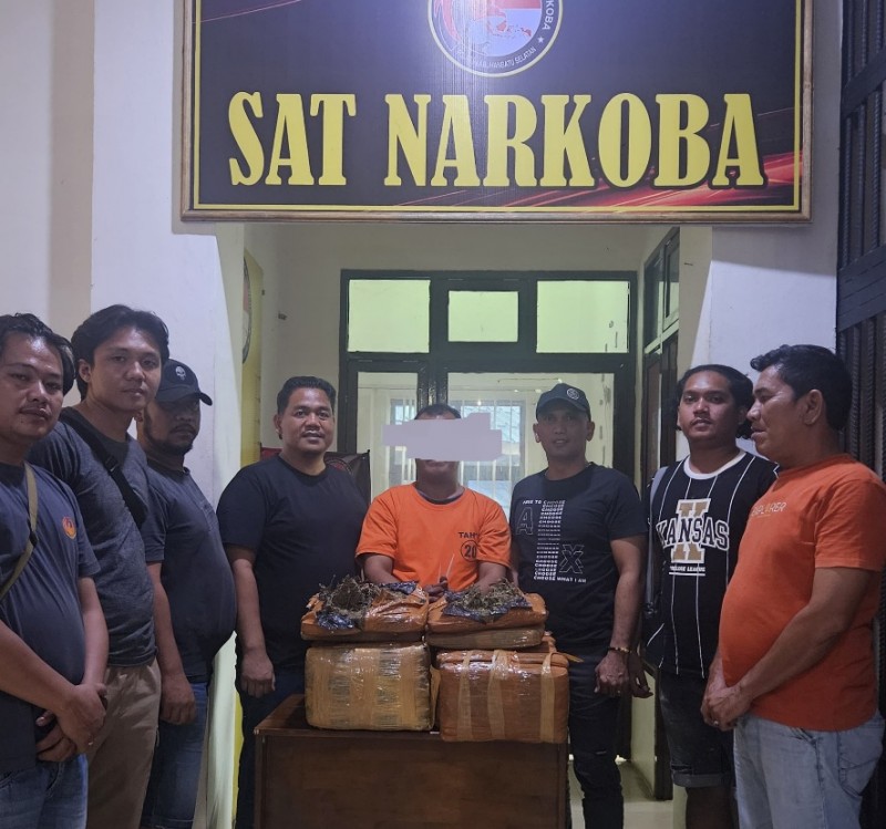 Kurir 26 Kg Ganja Gagal Kabur dari Sergapan Polisi