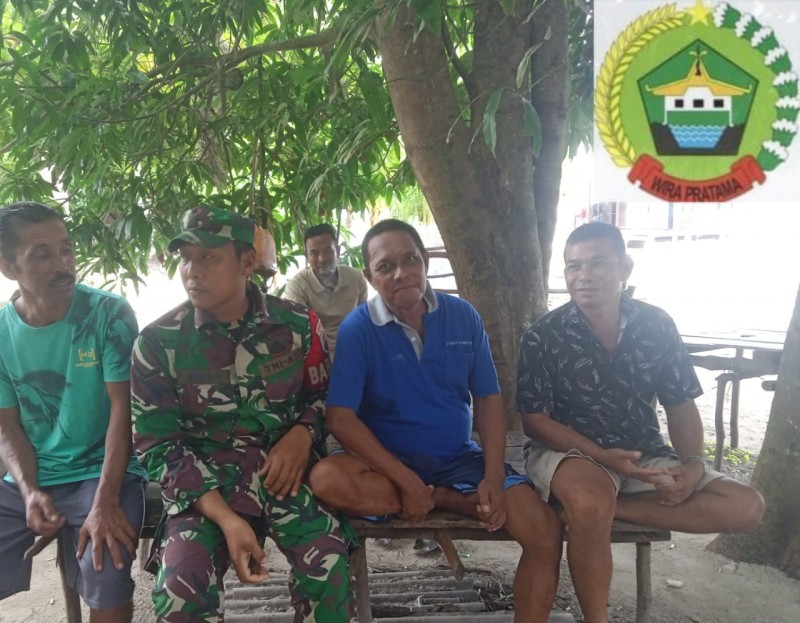 Lewat Komsos, Babinsa Desa Penaah Ajak Warga Antisipasi Cuaca Ekstrim