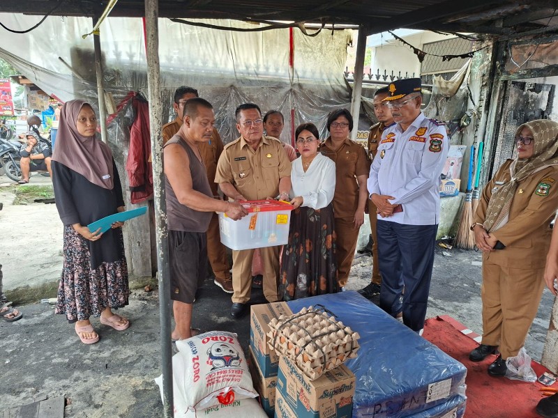 Wali Kota Wesly Bantu Warga Korban Kebakaran di Jalan Rangkuta Sembiring