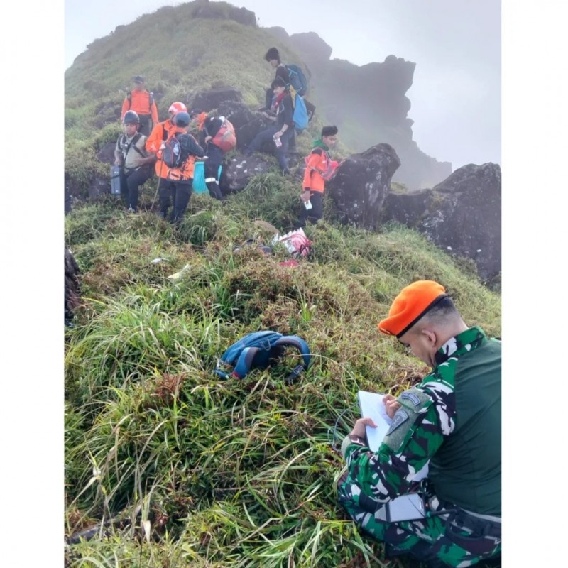 TNI Temukan Lokasi Jatuhnya Pesawat ATR 42-500 di Gunung Bulusaraung