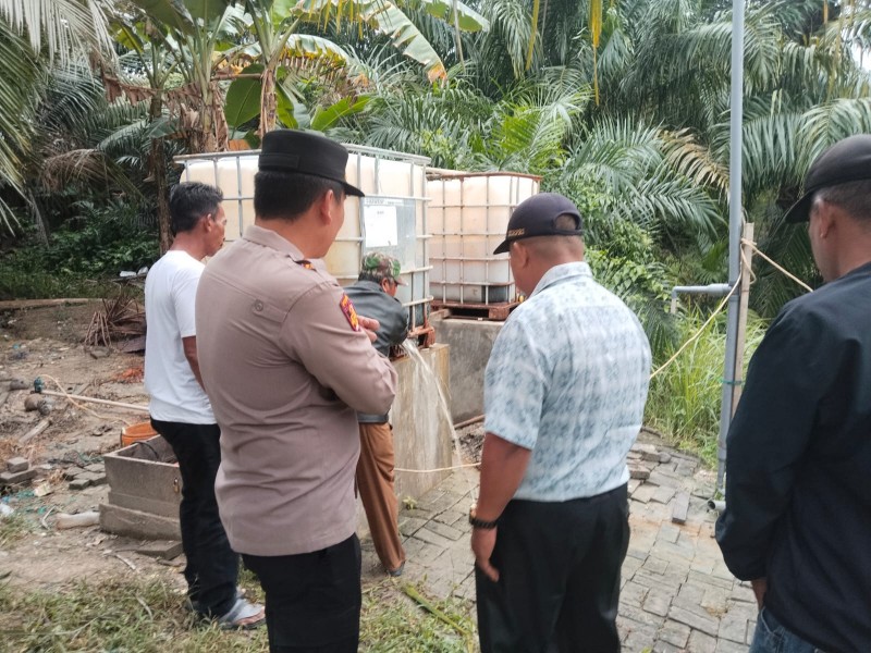 Polres Langkat Salurkan Bantuan Sumur Bor untuk Warga Bukit Jengkol Pangkalan Susu