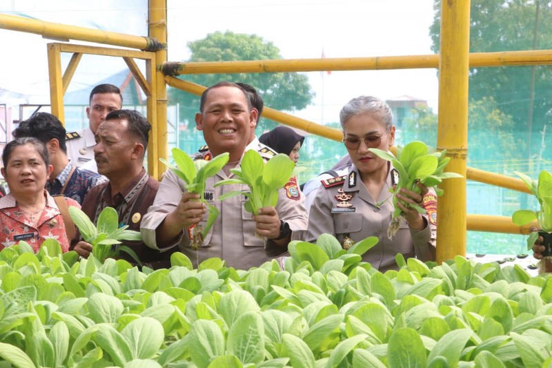 Ikuti Panen Raya, Kapolres Simalungun Semangati Warga Lapas: "Jadikan Pengalaman Ini Bekal Kembali ke Masyarakat"