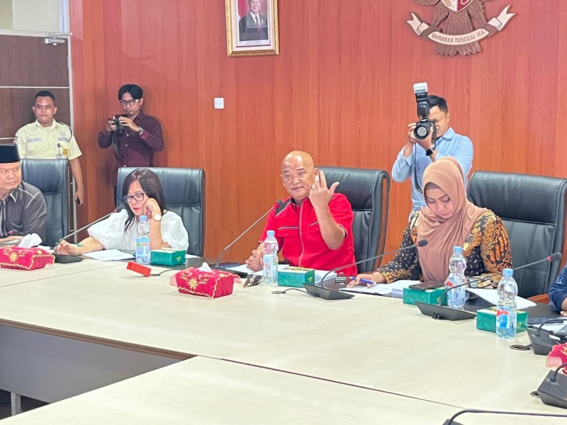 Rapat Pansus Penertiban Aset Diskors Robi Barus Minta BKAD Lengkapi Data