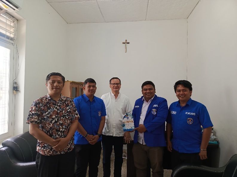 Jalin Silaturahmi dengan HKBP, DPC GAMKI Simalungun Bersedia Merajut Panji Kristus