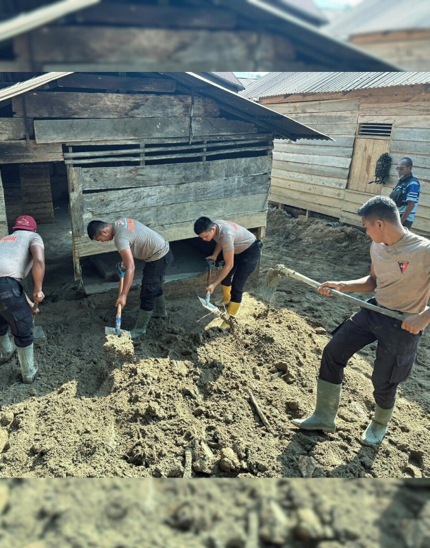 Brimob Sumut Gotong Royong Pulihkan Rumah Warga dan Fasilitas Ibadah di Batang Toru
