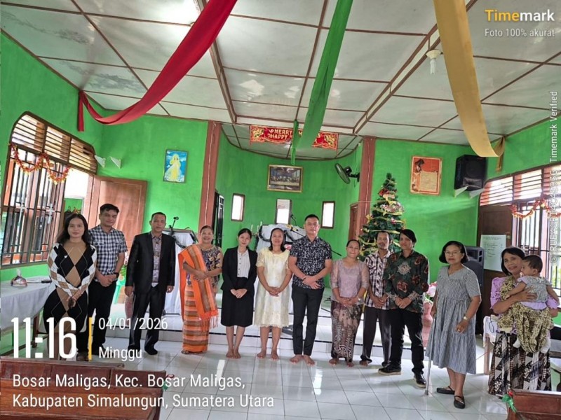 Kapolsek Bosar Maligas Beribadah Bersama Jemaat, Jaga Kamtibmas Sambil Jalin Kedekatan dengan Warga