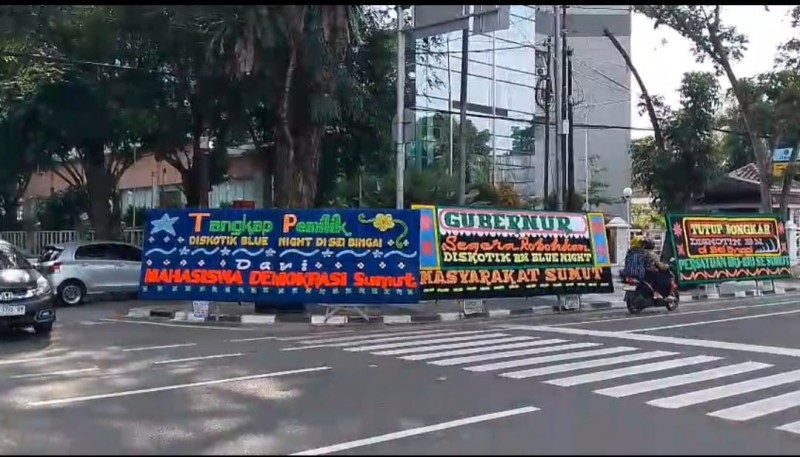 Jalan Diponegoro Medan Dibanjiri Papan Bunga, Minta Bobby Tutup Diskotik Blue Night