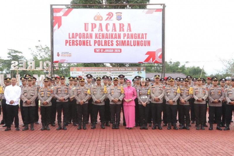 Kapolres Simalungun Pimpin Upacara Korps Raport, 49 Personel Naik Pangkat di Hari Kedua Tahun Baru