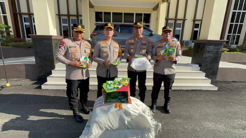 Kapolres Pidie Jaya Segera Salurkan Bibit Tanaman Bantuan Kapolda Aceh kepada Masyarakat Terdampak Banjir