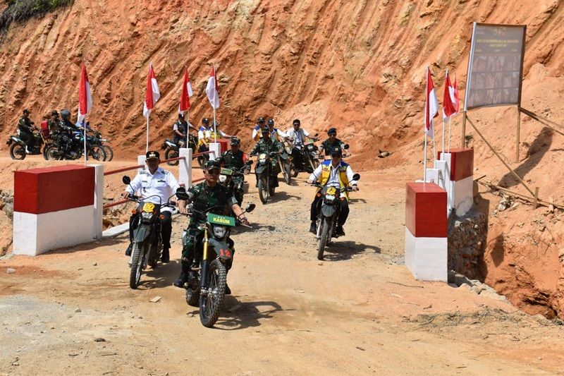 Kasum TNI Letjen Richard Tampubolon Kunjungi SDN Hutanabolon Tapteng dan Jembatan Aramco