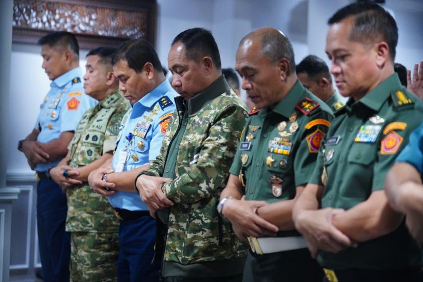 Lewati Pergantian Tahun dengan Ibadah, PanglimaTNI Hadiri Tausiah dan Muhasabah bersama Prajurit