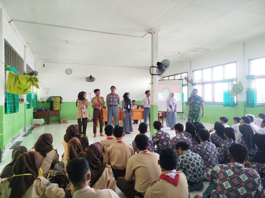 Peran TNI Membina Generasi Bangsa, Danramil 06/Senayang isi Materi Kepemimpinan pada LKDS 2026 SMAN 1 Senayang