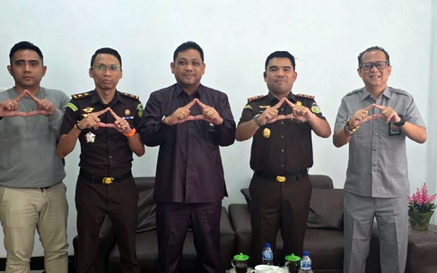 Sinergi Penegak Hukum di Poso: Kajari Yos A Tarigan Sambangi PN Poso, Bahas Implementasi KUHP Baru