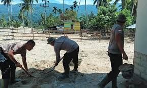 Dari Puing Banjir ke Hunian Sementara: Brimob dan Warga Bangun Rumah Swadaya