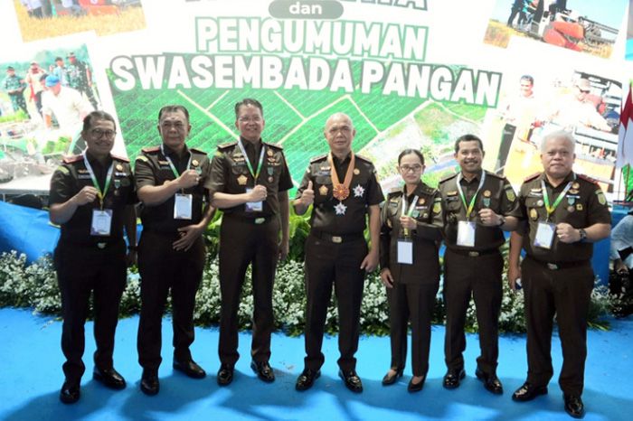 Kajati Sumut Dr Harli Siregar Terima Tanda Kehormatan Satya Lencana Wira Karya Dari Presiden Republik Indonesia