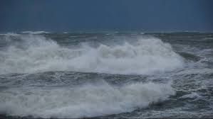 BMKG Mengimbau Masyarakat Pesisir, Nelayan Serta Operator Pelayaran  Pada 10-13 Januari 2026, Gelombang Tinggi