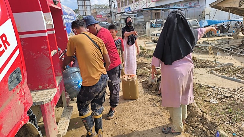 Misi Kemanusiaan Sebulan Penuh, Personel Damkarmat Kota Medan Bahu-Membahu Bersihkan Aceh Tamiang Pascabanjir
