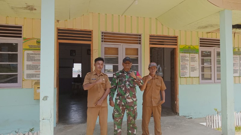 Babinsa Koramil 06/Senayang Laksanakan Patroli Kamtibmas Bersama Staf Kecamatan Temiang Pesisir