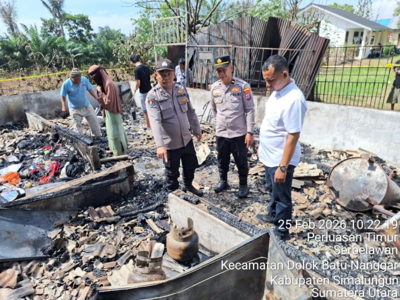 Rumah Penjaga Sekolah di Simalungun Ludes Terbakar, Polisi Bergerak Cepat Memadamkan Api