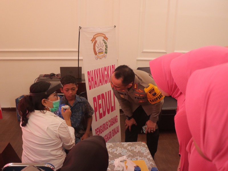 Polres Binjai dan Bhayangkari Gelar Operasi Katarak Gratis