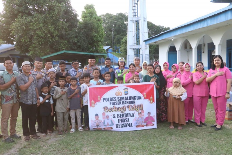 Wujud Kepedulian Polres Simalungun: Safari Ramadhan Bagi Takjil ke Karyawan Perkebunan