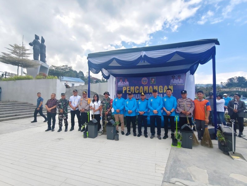 Kapolres Simalungun Turun Langsung Dukung Gerakan Indonesia ASRI, Ajak Warga Jaga Kebersihan Parapat