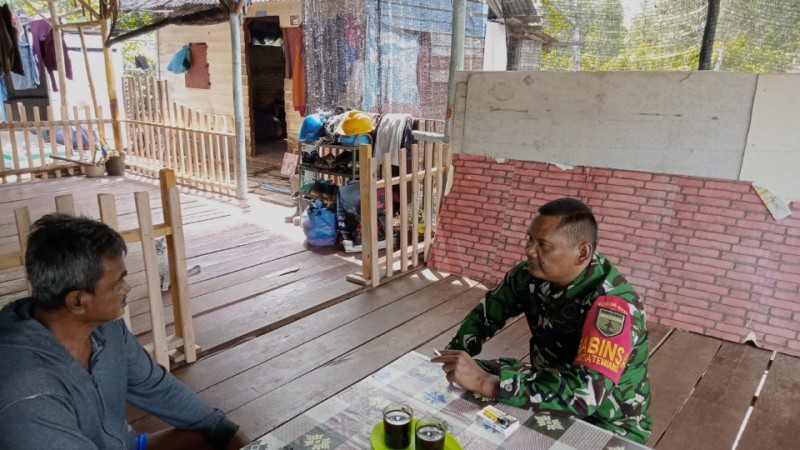 Tingkatkan Kesadaran Hidup Sehat, Babinsa Tajur Biru Ajak Warga Perkuat Budaya Bersih dan Gotong Royong