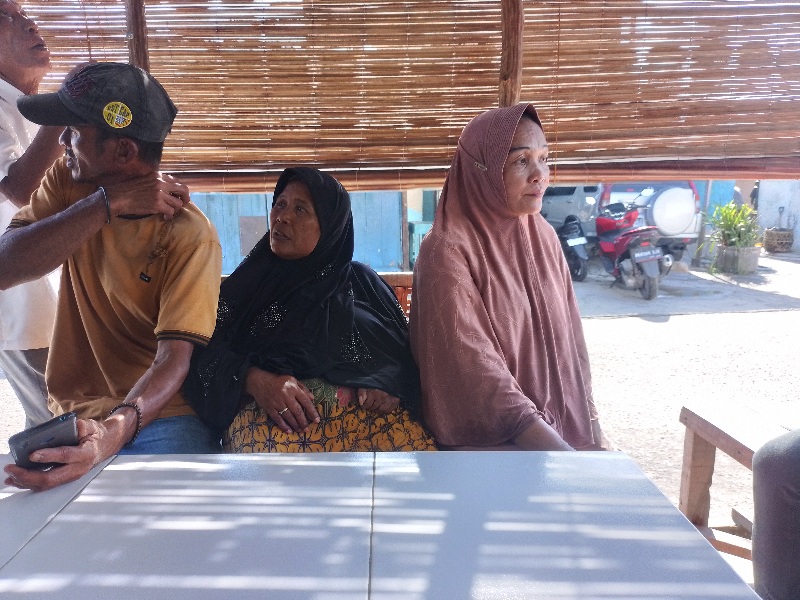 Dugaan Penggandaan KTP, Ratusan Warga Minta Kepling 03 PJKA Belawan Dipecat