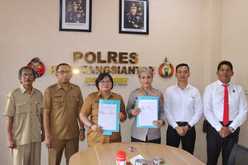 Kadis P3A Agustina Teken MoU AMPK dengan Kapolres Pematangsiantar