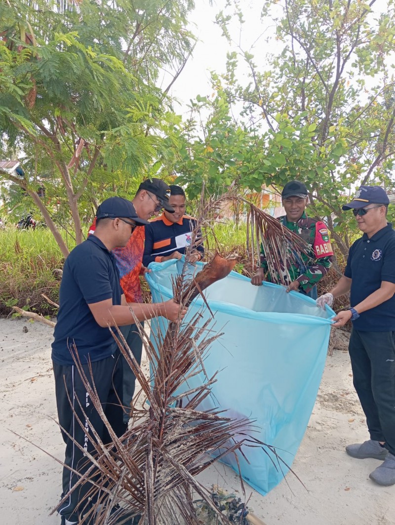 Babinsa Koramil 06/Senayang bersama Polri dan Aparat Pemerintahan Gelar Korve Dukung Gerakan Indonesia ASRI Presiden RI