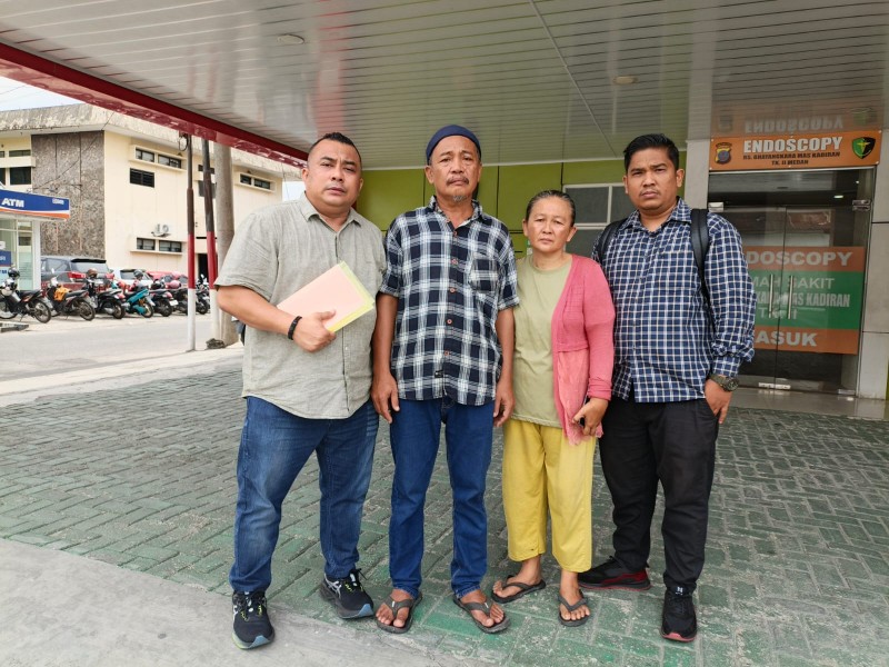 Tangis Ibu, Ketika Anaknya Mengakui Perbuatan Yang Tak Diperbuat Akibat Siksaan Dan Tembakan Oknum Polisi