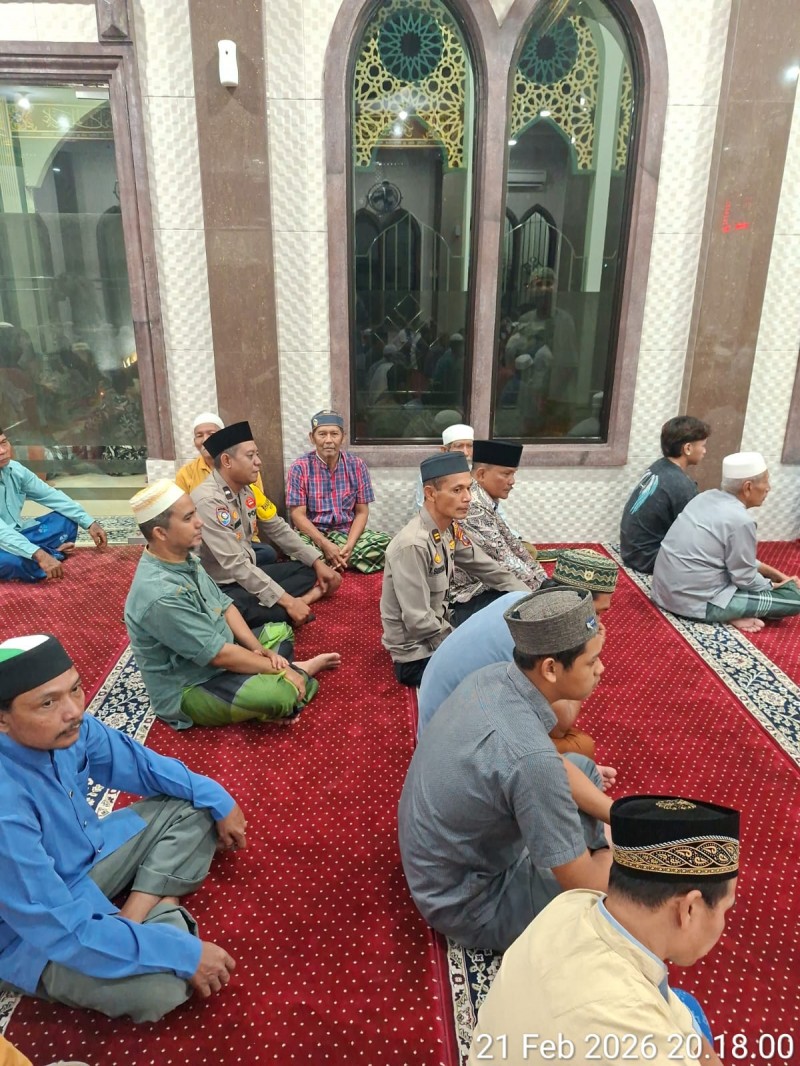Jalin Silaturahmi,Wakapolsek Siantar Utara Sholat Tarawih Berjamaah di Mesjid Al Ikhlas Jalan Nagur