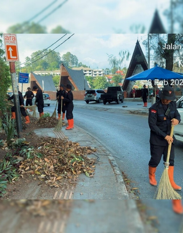 Dari Pantai Parapat untuk Indonesia Asri, Brimob Polda Sumut Bergerak Bersama Forkopimda dan Masyarakat