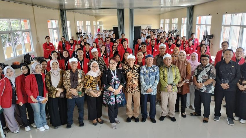 Gelar Kegiatan Volenteering, Mahasiswa Magister Mercu Buana Bina Generasi Muda Melek Digital