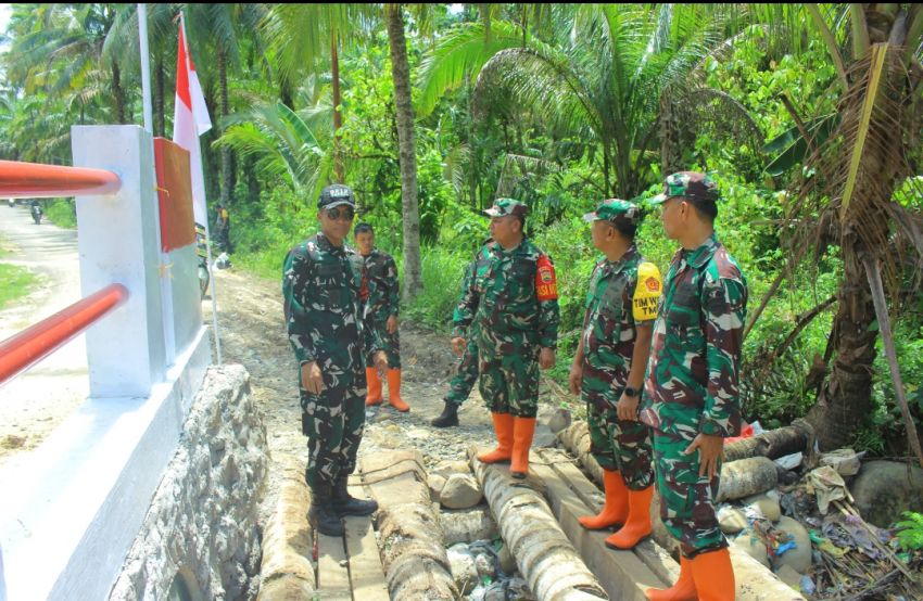 Dansatgas TMMD ke-127 Kodim 0212/ Tapsel Dampingi Katim Wasev TMMD Mabesad ke Kecamatan Angkola Sangkunur