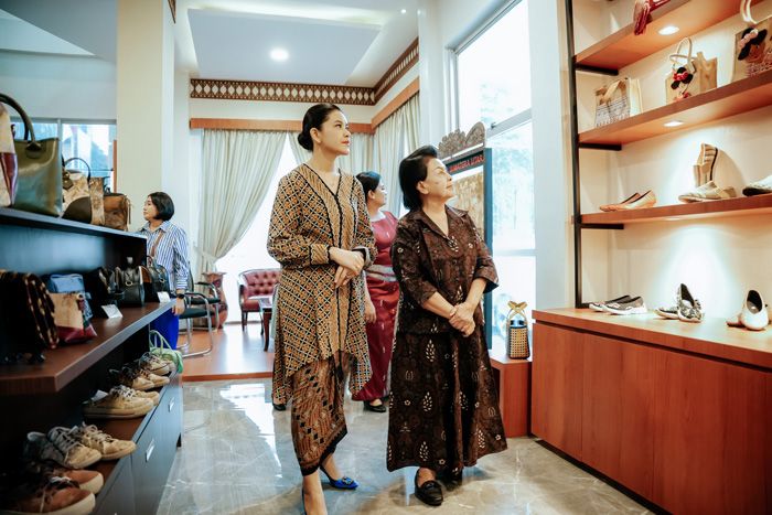 Kahiyang Ayu Promosikan Kriya Sumut kepada Ketua Umum IAD Pusat