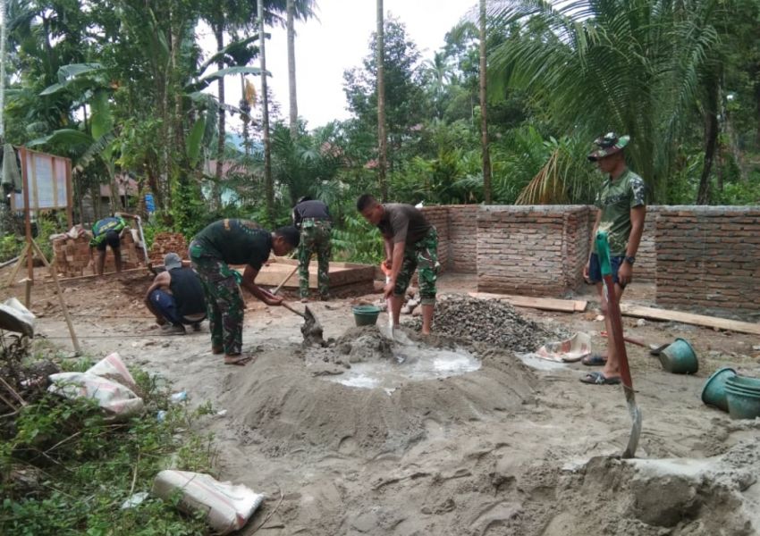 Perduli Terhadap Kesehatan Masyarakat Desa 3 Dolok, Satgas TMMD ke-127 Kodim 0212/ Tapsel Bangun MCK