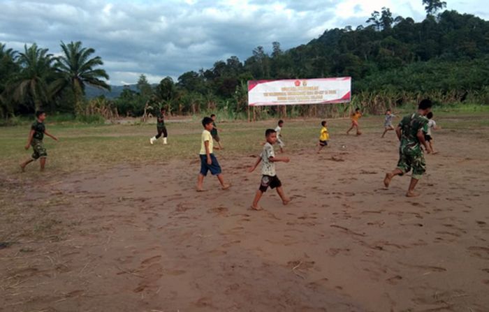 Perduli Terhadap Kebugaran Tubuh, Satgas TMMD ke-127 Kodim 0212/Tapsel Laksanakan Kegiatan Bermain Bola Kaki