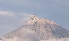 Gunung Semeru Tujuh Kali Erupsi dengan Tinggi Letusan 500 meter