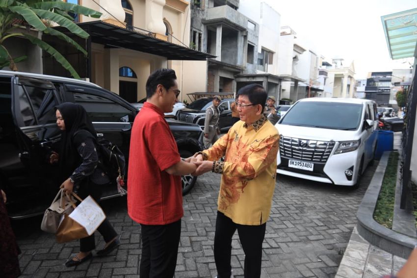 Perayaan Imlek 2577, Rico Waas Didampingi Istri Kunjungi Rumah Tokoh Thionghoa Sumut