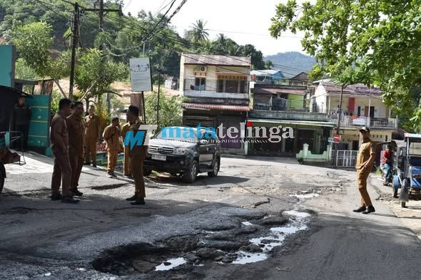 Wakil Wali Kota Cek Jalan Provinsi yang Rusak di Sibolga
