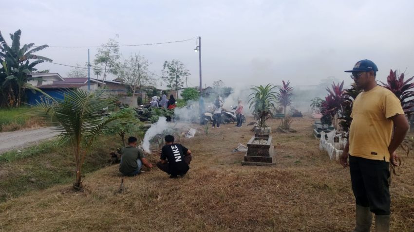 Sambut Ramadhan, Pemdes Laut Dendang Gelar Gotong Royong Bersihkan TPU