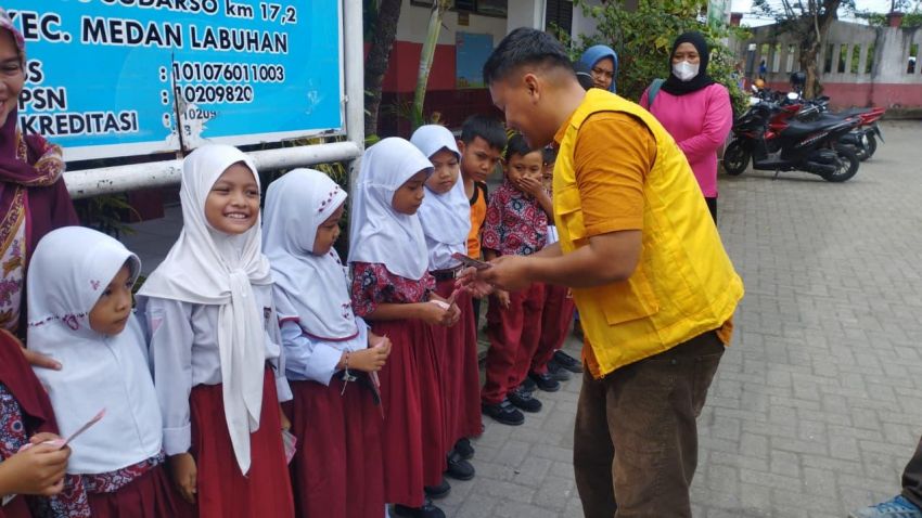PT. Agro Raya Mas Memberikan bantuan Beasiswa Kepada sekolah- Sekolah Sebesar 2.000.000