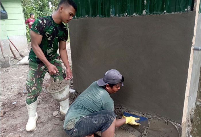 Ramadan Kedua Satgas TMMD ke-127 Kodim 0212/ Tapsel Buat MCK di Desa Huta Tonga Kecamatan Angkola Sangkunur
