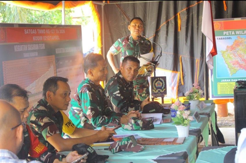 Dihadapan Dansatgas dan anggota satgas TMMD ke -127 Kodim 0212 /Tapsel, Katim Wasev Mabesad Kolonel Yudi Prasetio Berikan Paparan dan Arahan