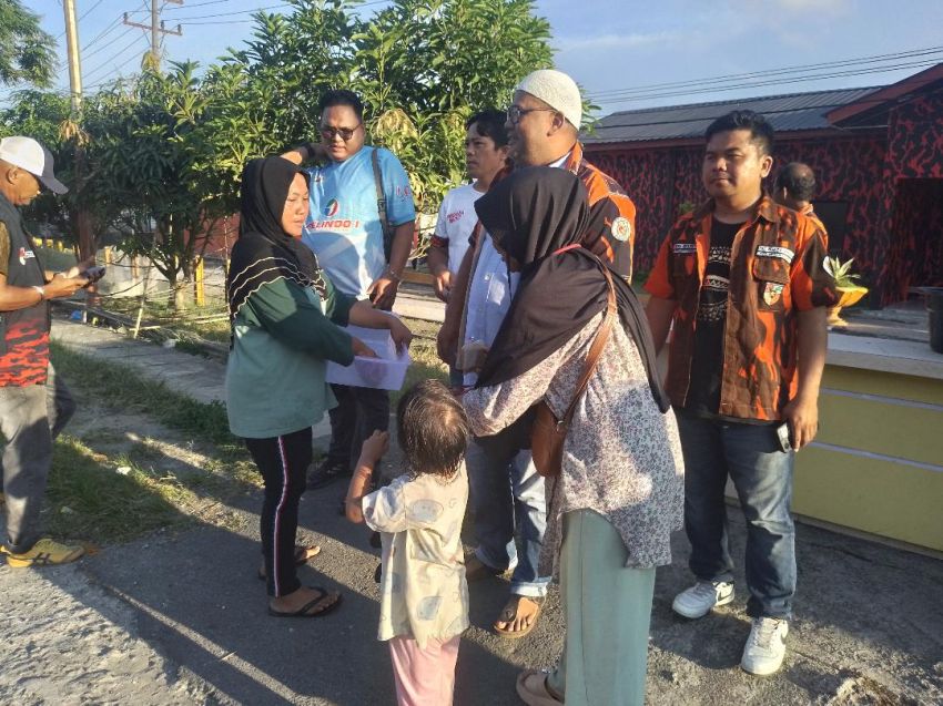 PAC PP Medan Belawan Bagi Takjil Gratis