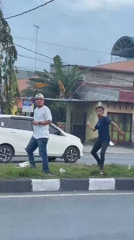 Bus Karyawan Almasar Karona Dilempari Preman di Pintu Tol Bandar Selamat, Sopir Luka Parah Dipukul Martil