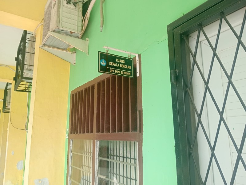 Sembunyi di Ruangan, Kepsek SMPN 39 Medan Bungkam Terkait Dugaan Siswa Dipaksa Mundur Jelang Ujian